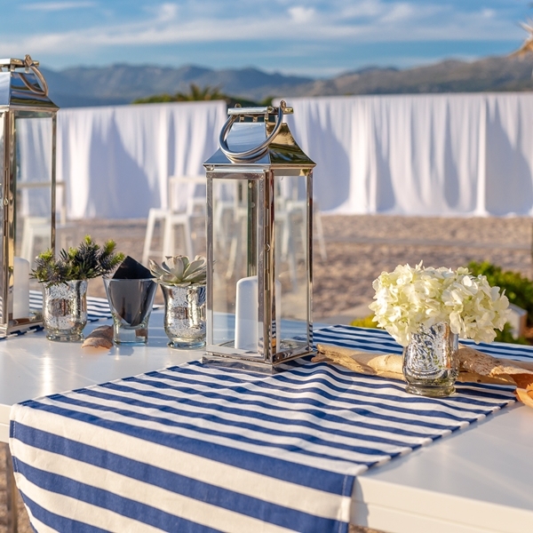 Table runner - Blue and white